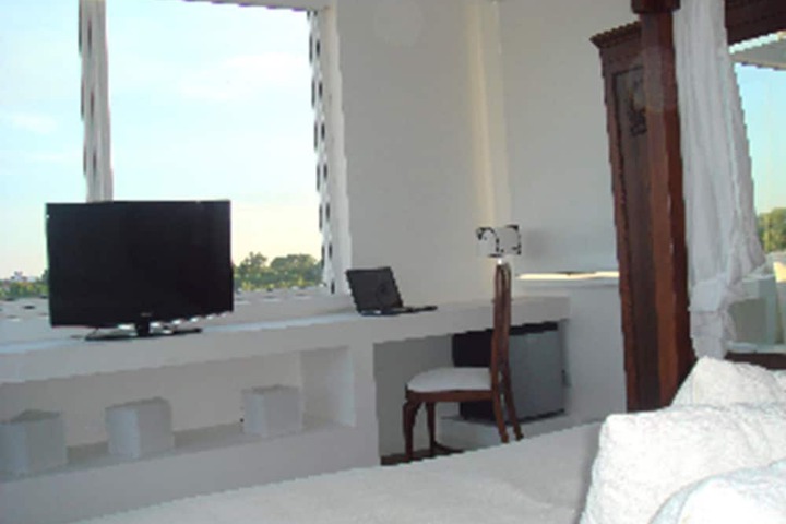 Room 13 of 34