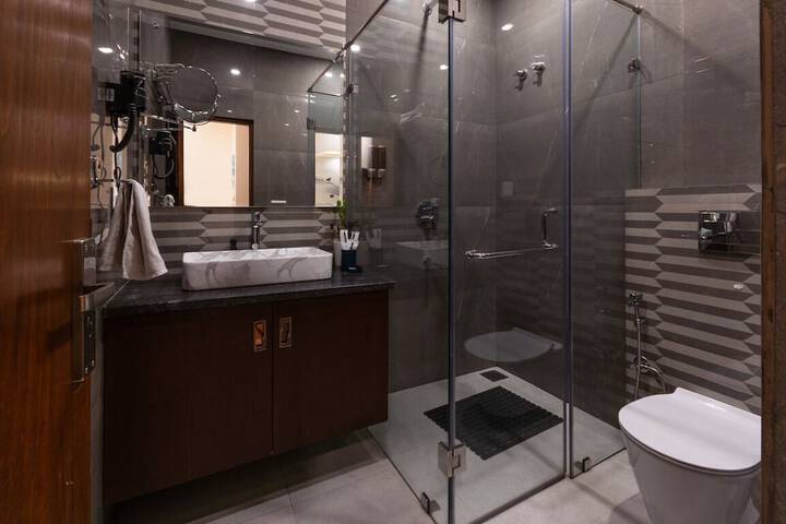 Room 4 of 15