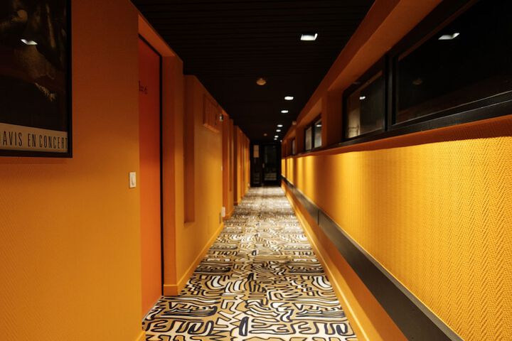 Room 9 of 42