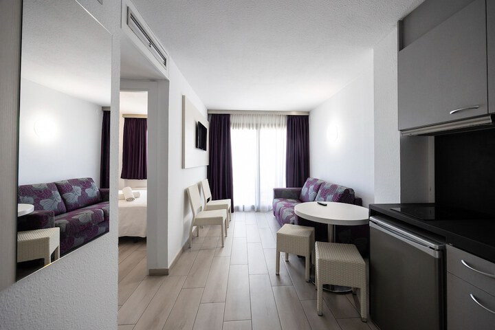 Room 12 of 35