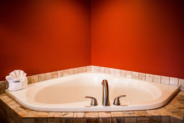 Jetted tub