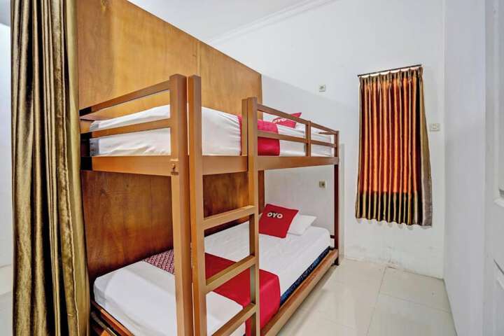 Room 13 of 32