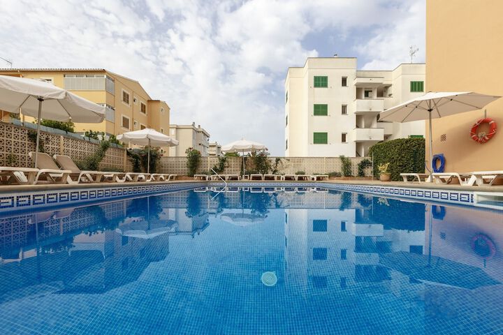 Hotel Pool