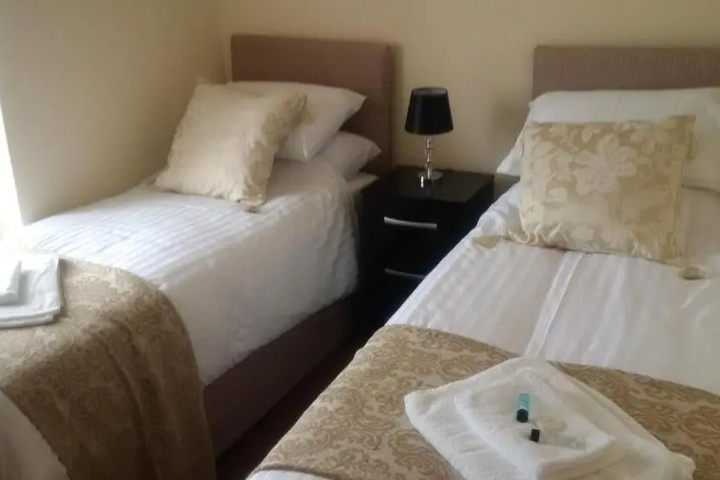 Room 7 of 14
