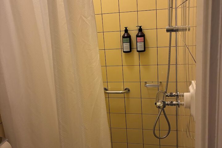 Room 52 of 84
