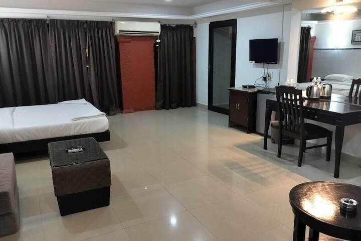 Room 4 of 48