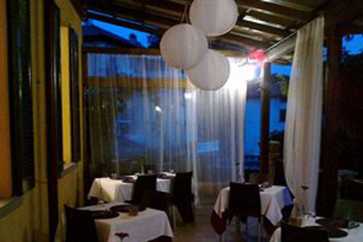 Dining 19 of 25