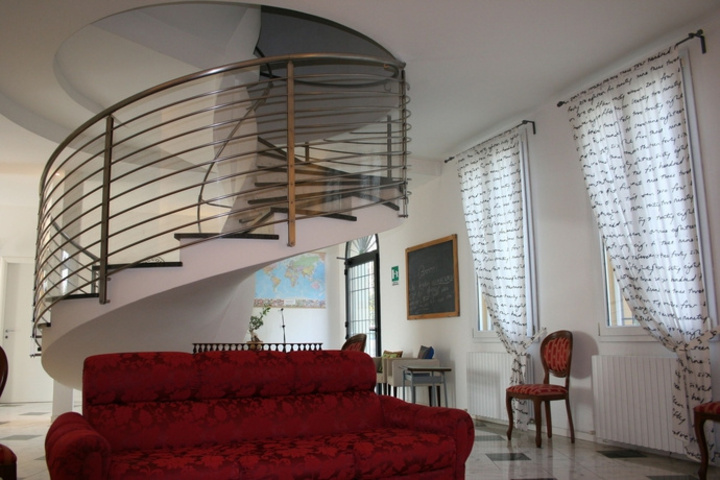 Room 6 of 17