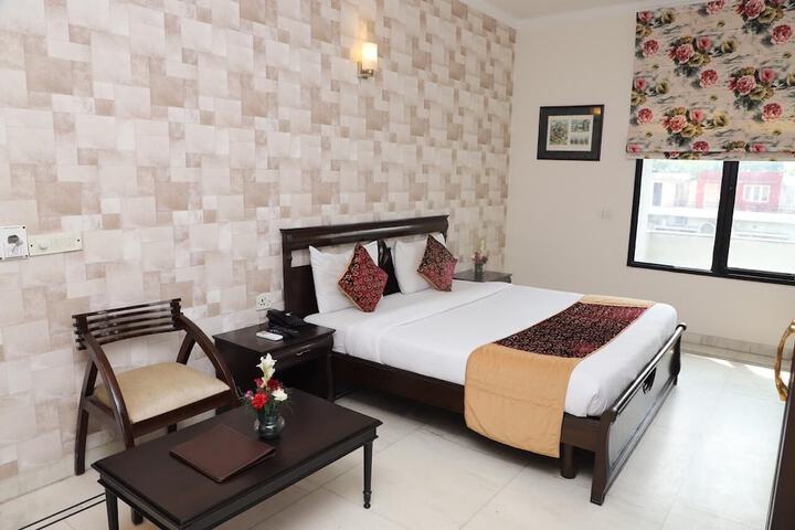 Room 12 of 26
