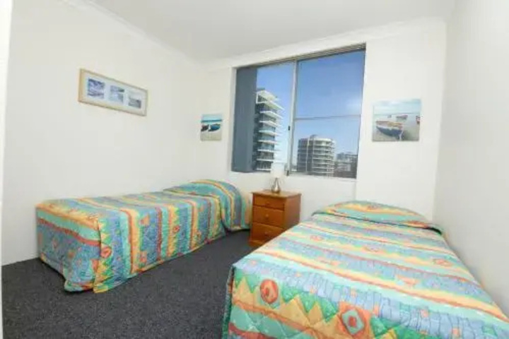 Room 4 of 8