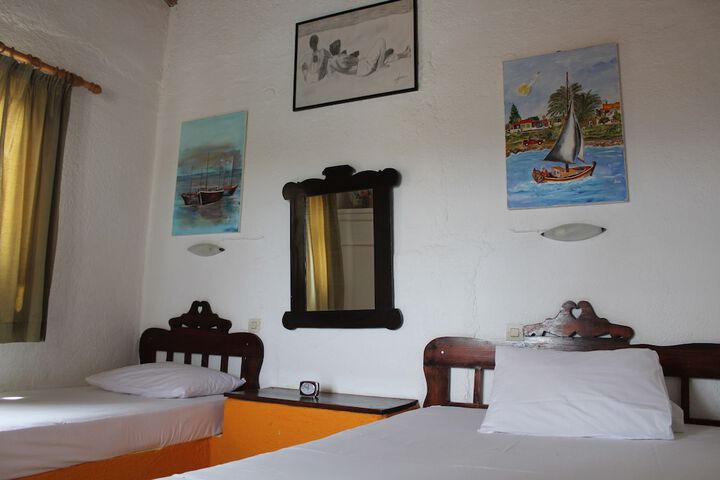 Room 16 of 76