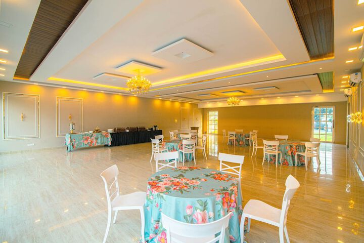 Ballroom/Hall 55 of 70