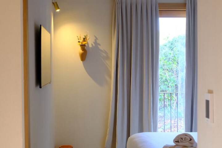 Room 32 of 67