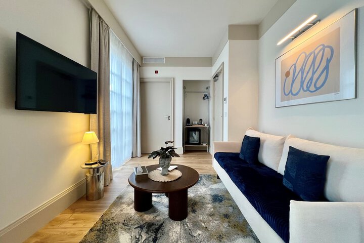 Room 42 of 79