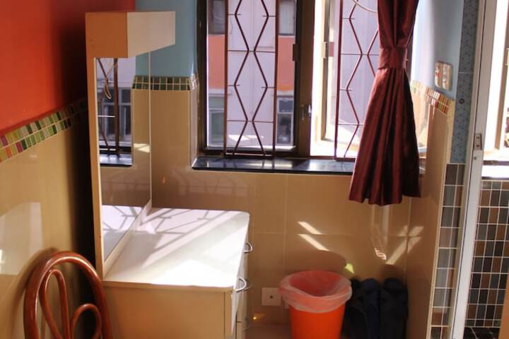 Room 20 of 42