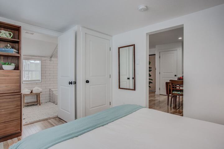 Room 3 of 28