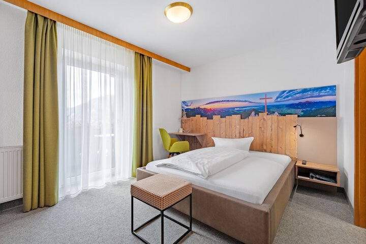 Room 5 of 107