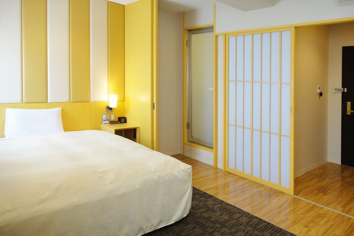 Room 13 of 37
