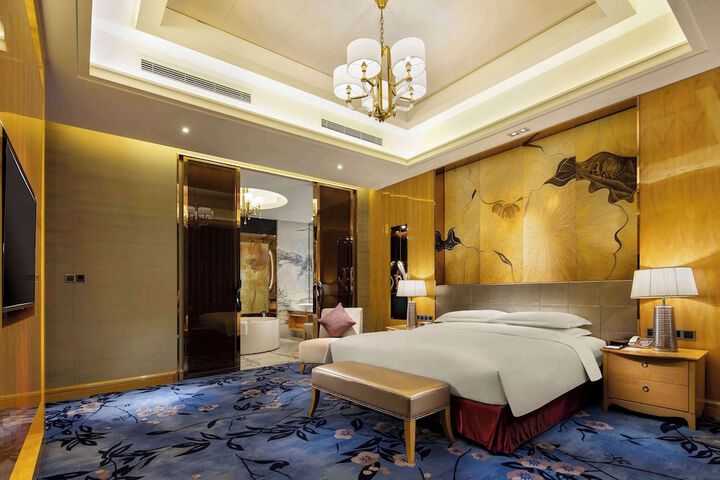 Room 10 of 27