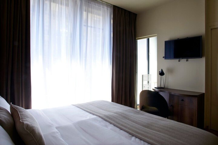 Room 27 of 46