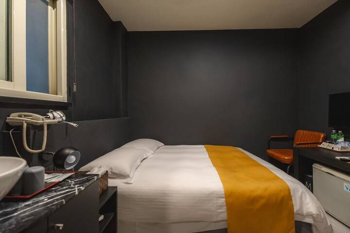 Room 26 of 68