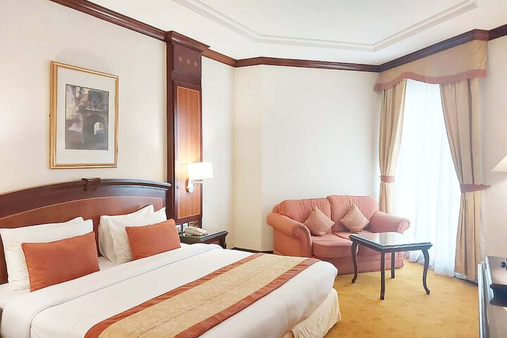 Room 11 of 38