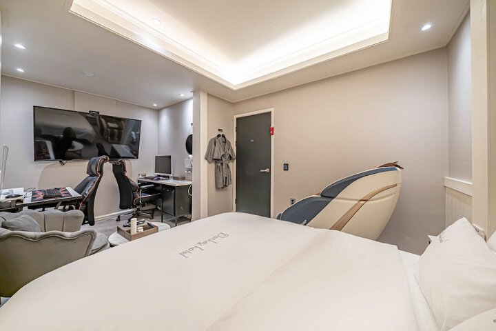 Room 19 of 38