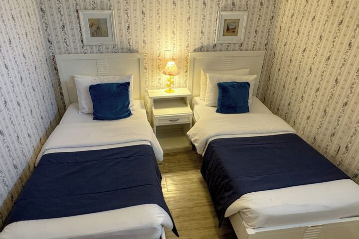 Room 33 of 97