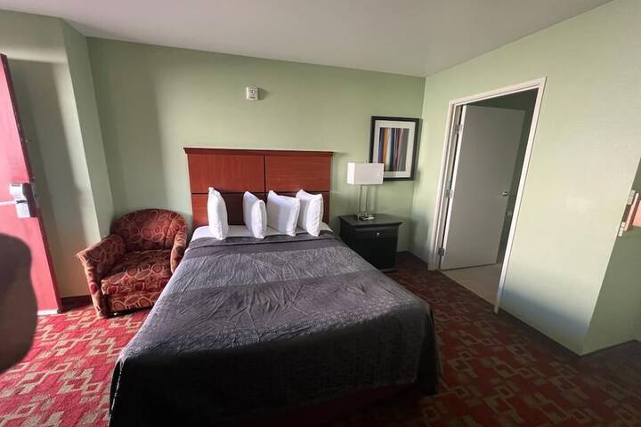 2 Queen Beds Beds (3 of 11)