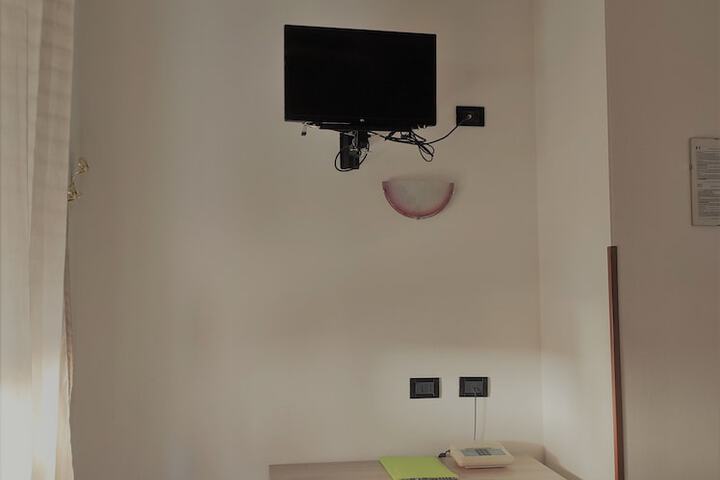 Room 13 of 23
