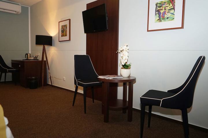 Room 18 of 29