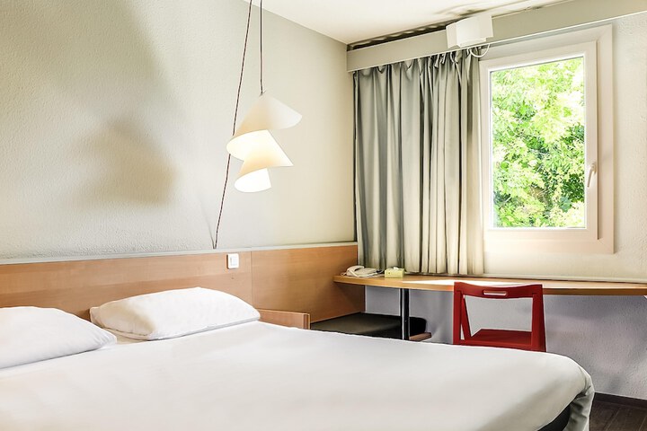 Room 5 of 70