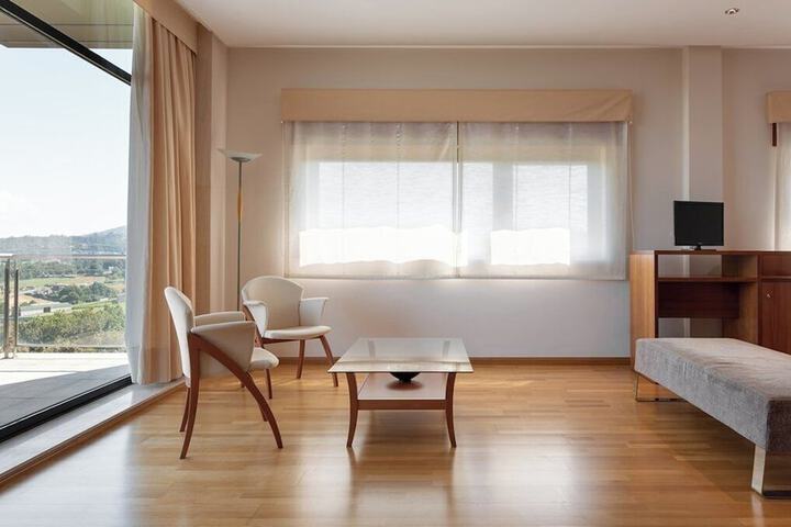 Room 28 of 51
