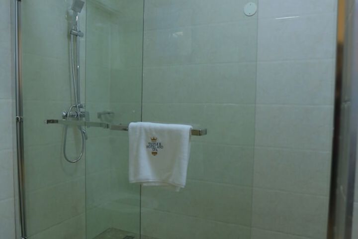 Room 20 of 39