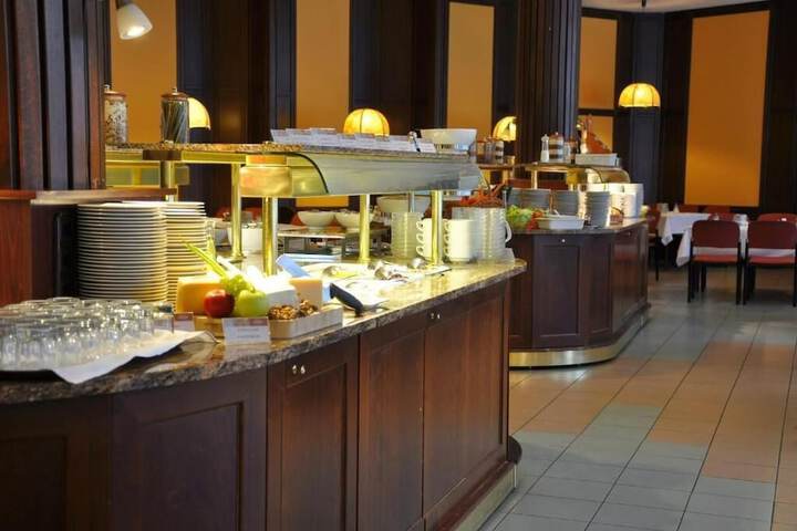 Dining 36 of 70