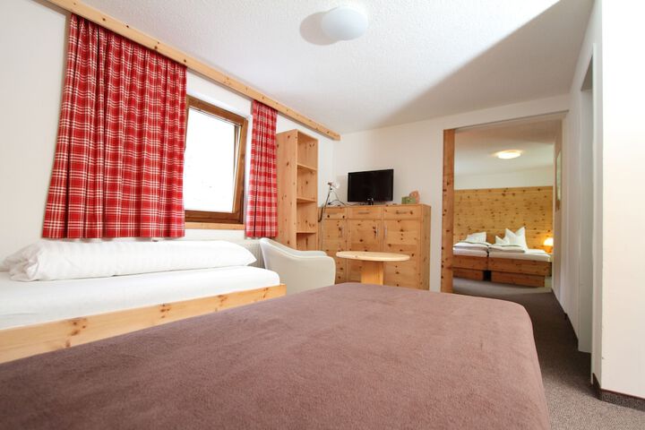 Room 2 of 48