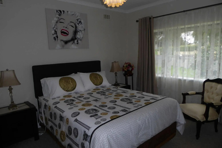 Room 5 of 32