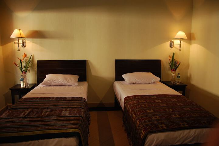Room 5 of 81
