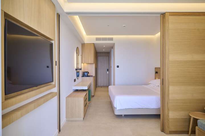 Room 14 of 93