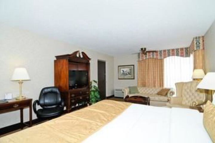 Room 4 of 75