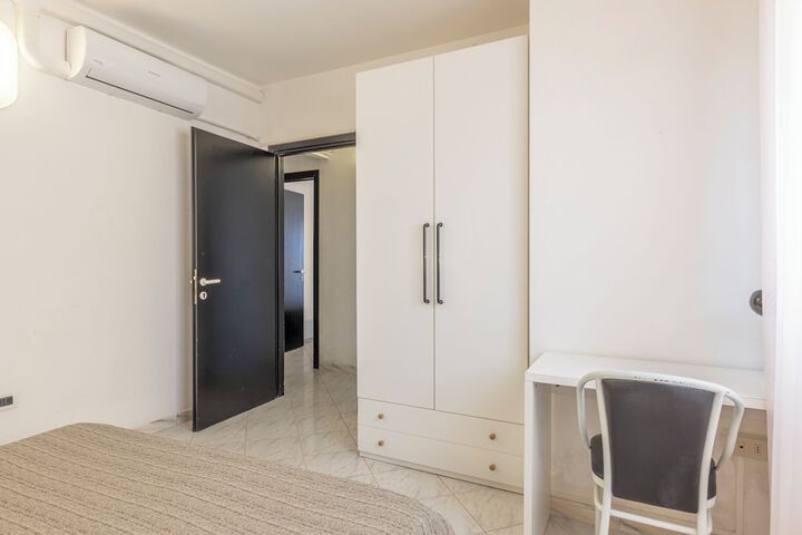 Room 4 of 34