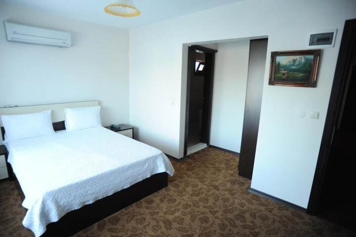 Room 6 of 14