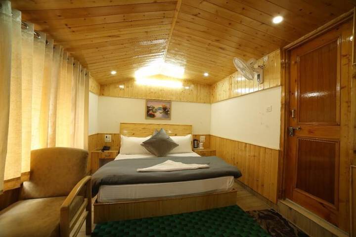 Room 6 of 22