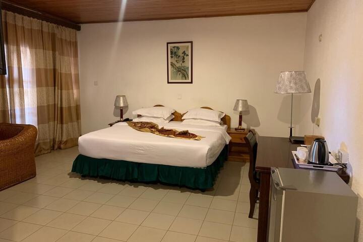 Room 6 of 13