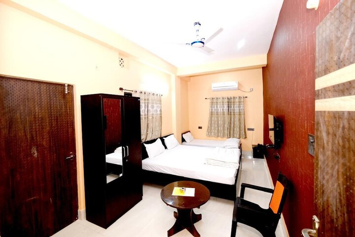 Room 5 of 9