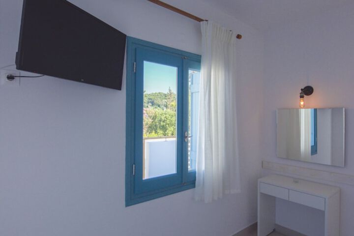 Room 16 of 79