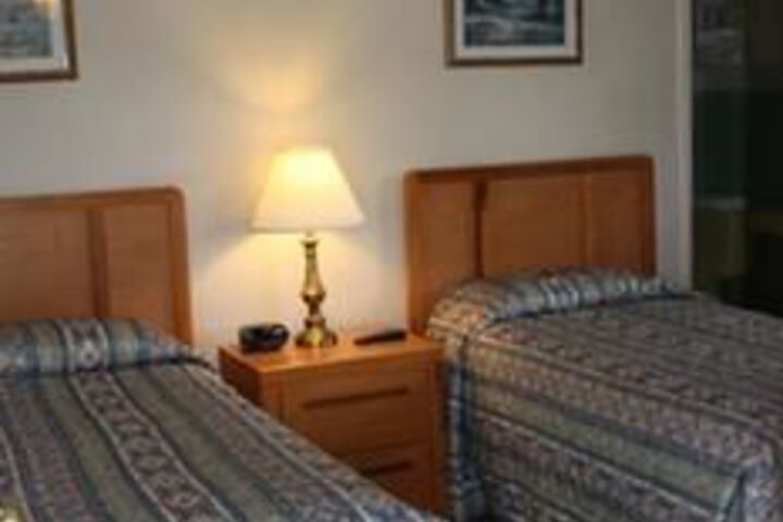 Room 22 of 102