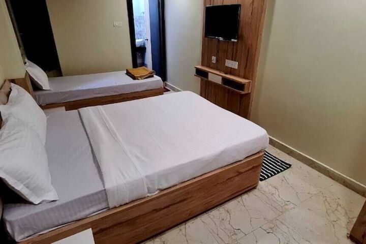 Room 3 of 7