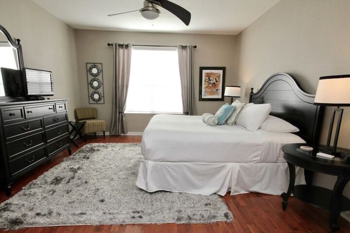 Room 4 of 33
