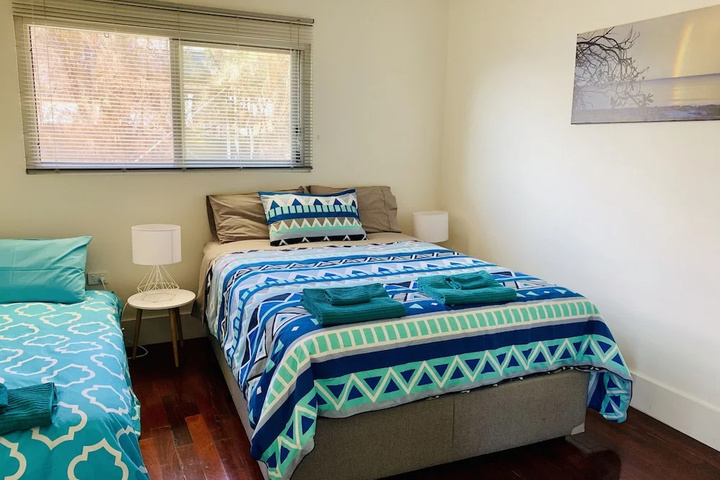 Room 5 of 12